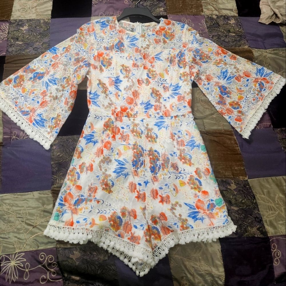 Entro Floral Lace Bell Sleeve Romper